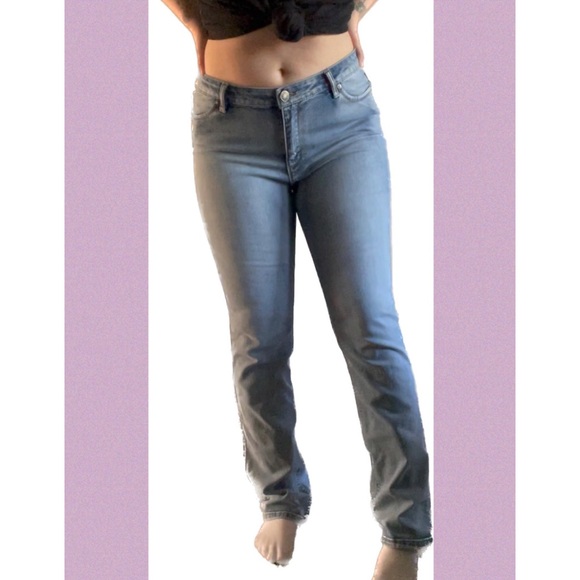 Mid Rise Buffalo David Bitton Jeans😍 - Picture 2 of 8